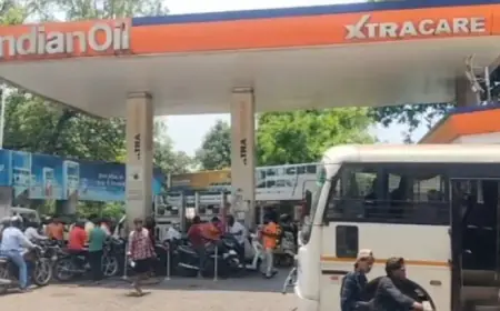 Jamshedpur Fuel Crisis: कोल्हान के 60 पेट्रोल पंप बंद, बाइक वालों को सिर्फ 200 रुपये का पेट्रोल, लोग परेशान