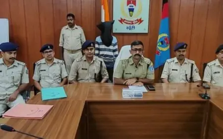 Khunti Police Action: 231 किलो अवैध डोडा बरामद, तस्कर फरार; वांछित आरोपी देशी कट्टा के साथ गिरफ्तार