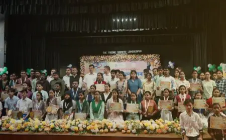 Jamshedpur Toppers: रविंद्र भवन में गूंजी तालियां, उपायुक्त ने JAC, CBSE और ICSE के टॉपर्स को किया सम्मानित
