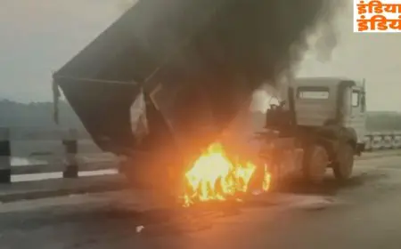 Hurlung Fire: जमशेदपुर धू-धू: हुरलुंग पुल के पास चलते हाईवा में लगी अचानक भीषण आग, चालक दिलीप गोप ने कूदकर बचाई जान