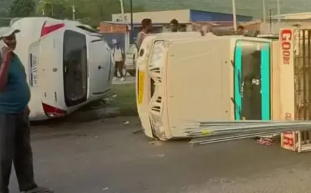 Jamshedpur Crash : चांडिल हाईवे पर ओवरटेक के चक्कर में पलटीं पिकअप और स्विफ्ट कार, मची चीख-पुकार