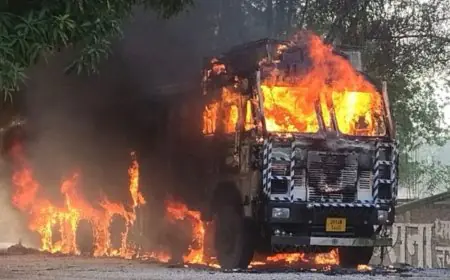 Garhwa Truck Fire : ब्लीचिंग पाउडर लदा ट्रक धू-धू कर जला, पूरी तरह राख