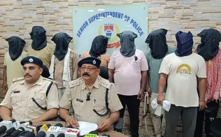 Jamshedpur Gambling Raid : शास्त्री बस्ती के कमरे में चल रहा था जुआ, पुलिस ने 8 लोगों को दबोचा