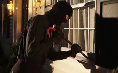 Ranchi Heist: सिविल कोर्ट कर्मी के सूने घर का ताला तोड़कर चोरों ने उड़ाया कैश और जेवर, चतरा में था परिवार