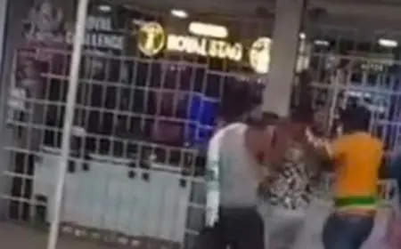 Gamharia Brawls:  वाइन शॉप में खूनी संघर्ष, फ्रिज पटककर तोड़ा और स्टाफ का सिर फोड़ा, उत्पाद विभाग के लचर सिस्टम पर भड़के लोग