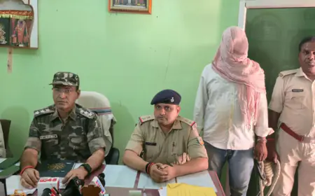 Chatra Raid: भुरकुंडा जंगल मैदान में 15 लाख की ब्राउन शुगर के साथ शातिर तस्कर अशोक पासवान दबोचा!