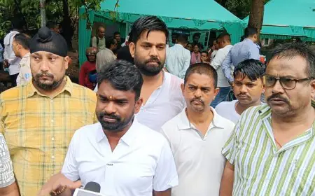 Jamshedpur Protest: एसबीआई से अचानक हटाए गए सुरक्षाकर्मियों का डीसी दफ्तर पर महा-धरना, झामुमो-कांग्रेस की एंट्री से बैंक प्रबंधन बैकफुट पर!
