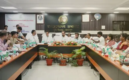 Jamshedpur DC Meeting : समाहारणालय में 'दिशा' की महा-समीक्षा बैठक में गरजे सांसद विद्युत वरण महतो, जर्जर स्कूल भवनों को 7 दिनों में ध्वस्त करने का विधिक अल्टीमेटम!