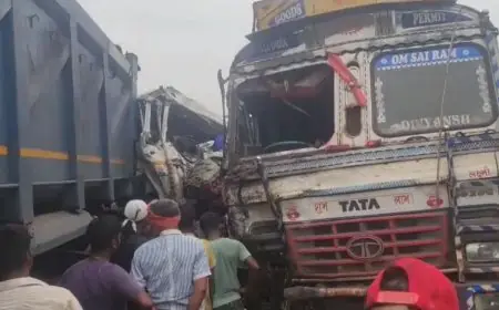 Chaibasa Crash: टाटा-चाईबासा मार्ग पर दो भारी ट्रकों में भीषण आमने-सामने की भिड़ंत