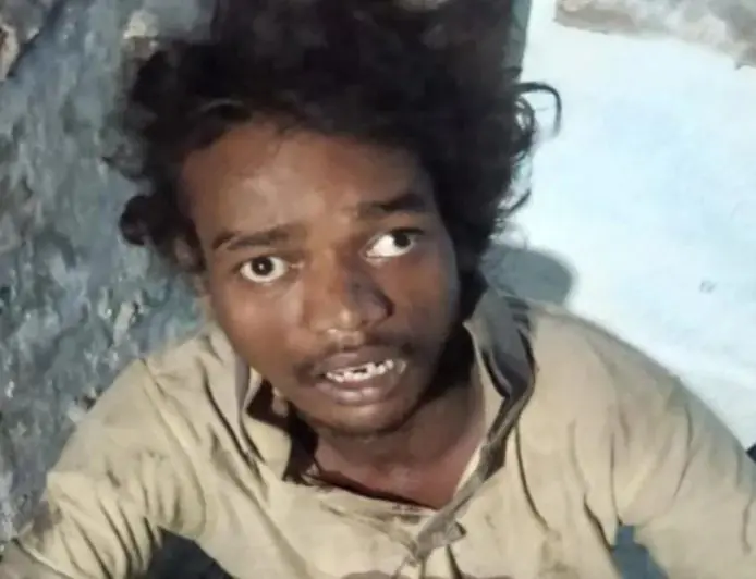 Adityapur Thief: युवक ने दिन में खंडहर में छिपकर रहने की बताई बात, रात को चोरी करता था