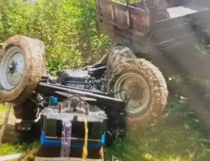 MGM Tractor Accident: जर्जर सड़क पर ट्रैक्टर पलटा, 21 वर्षीय युवक की मौत, परिवार में मातम
