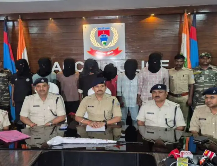 Ratu Action: सड़क पर खूनी भिड़ंत: रांची में महज हेडलाइट डिम करने पर बवाल, राइफल छीनी, 24 घंटे में पुलिस ने सात को दबोचा