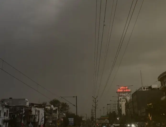 Jharkhand Rain Alert: 19 जिलों में आंधी-पानी का अलर्ट, 50-60 किमी/घंटा की रफ्तार से हवा