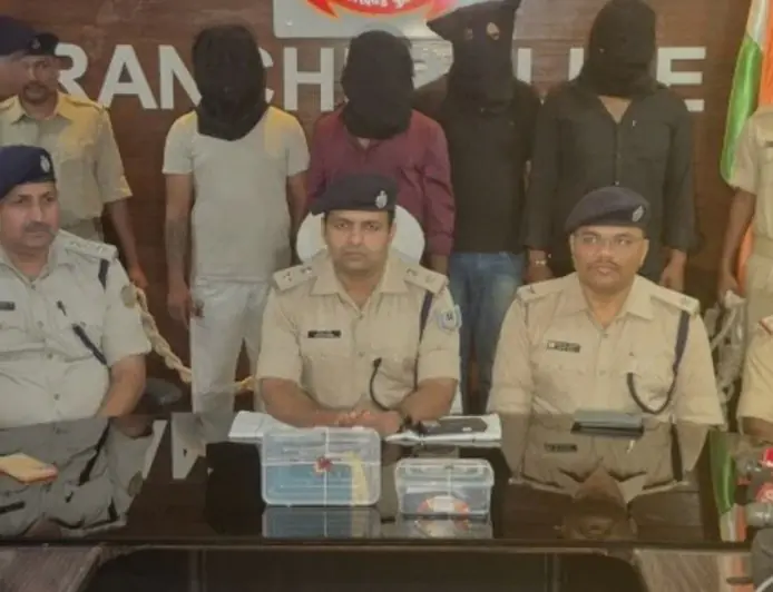 Ranchi Extortion: नो एंट्री में रुकी बस में घुसे बदमाशों ने चालक से मांगी रंगदारी, विरोध पर फायरिंग, चार गिरफ्तार