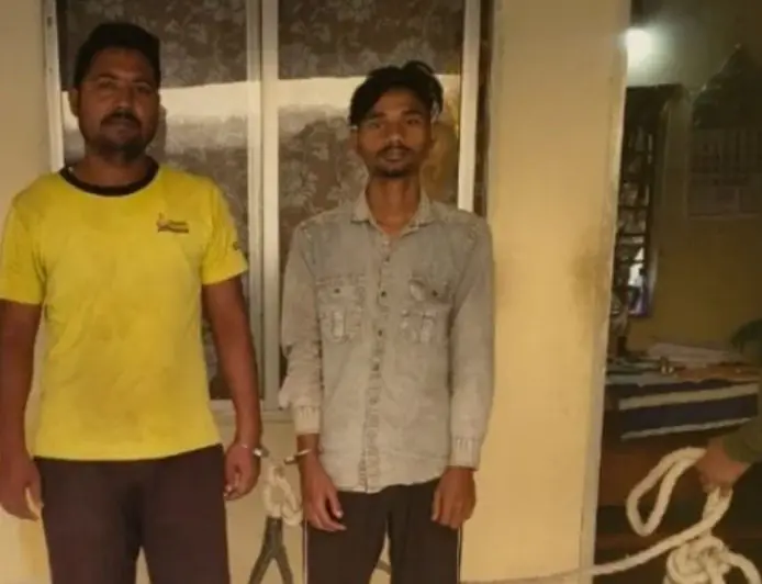 Bodam Cattle Smuggling : लग्जरी इनोवा कार से हो रही थी मवेशियों की तस्करी, मानगो के अहमद समेत दो तस्कर गिरफ्तार