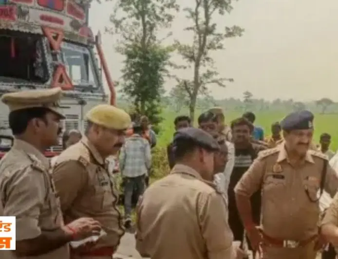 Lakhimpur Kheri Road Accident : नेशनल हाईवे पर ट्रक और वैन की आमने-सामने की खूनी भिड़ंत, 2 महिलाओं समेत 10 लोगों की दर्दनाक मौत
