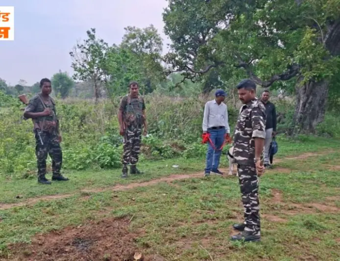 Khunti Murder: छऊ नृत्य के मेले में पहुंचे किशोर-किशोरी की धारदार हथियार से निर्मम हत्या, हड़िया दुकान के पास मिलीं लाशें, ऑन-स्पॉट पहुंची फॉरेंसिक टीम