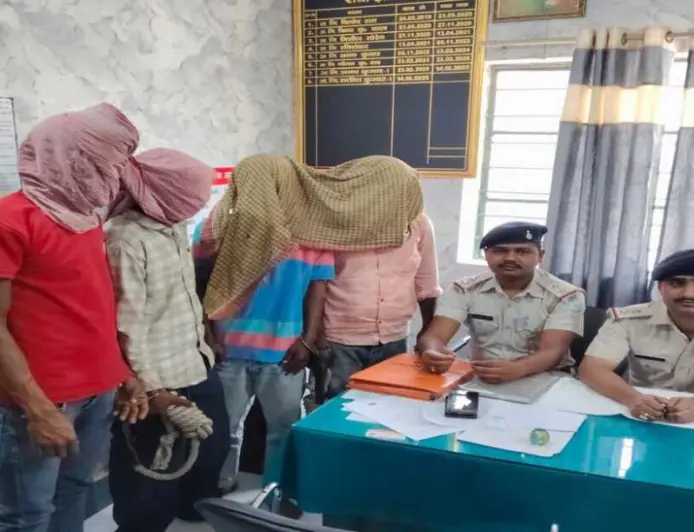 Ranchi Arrest: : टूलू पंप उड़ाने वाले और घर में घुसकर चांदी की पायल-नकदी लूटने वाले 4 शातिर चोर दबोचे गए
