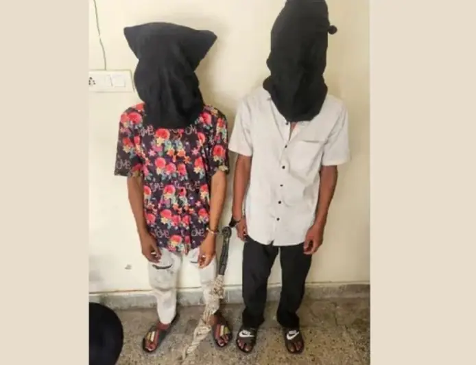 Ranchi Arrest : हरमू पटेल चौक पर महिला को चाकू मार मोबाइल लूटने वाले गैंग का पर्दाफाश, दो सगे शूटर और नाबालिग दबोचे गए