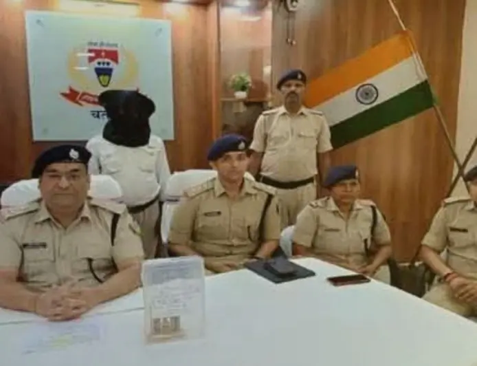 Chatra Temple Theft : 100 साल पुराने मंदिर से चोरी हुईं 50 लाख की 24 प्रतिमाएं 2 घंटे में लौटाईं