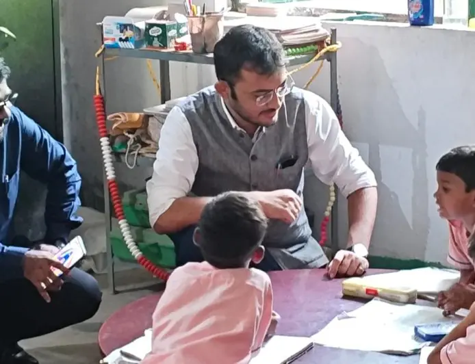 Jamshedpur Inspection : DC के आदेश पर अधिकारी पंचायतों में उतरे, जमीनी हकीकत की पड़ताल