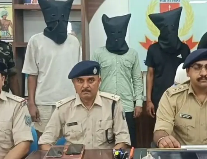 Gamharia  Metal Theft : स्क्रैप मेटल चोरी कर बेचने वाले गिरोह का भंडाफोड़, 10 टन मेटल बरामद