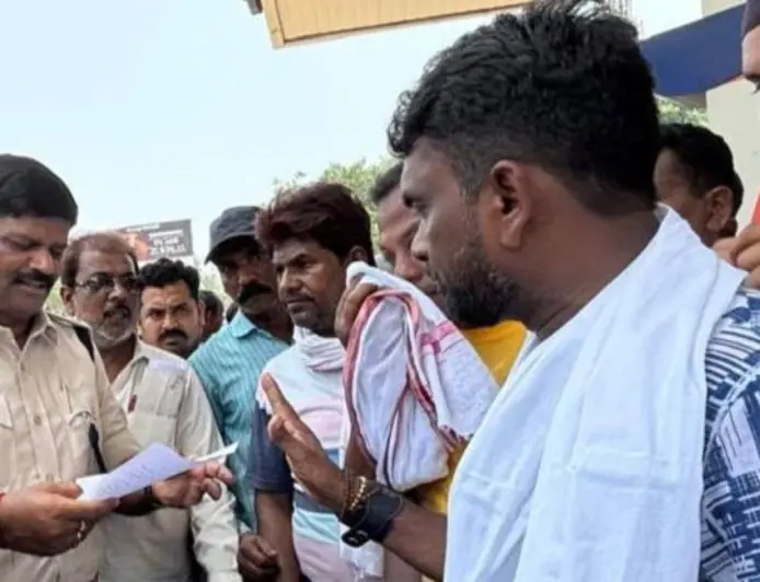 Sakchi Suspensions : अवैध वसूली पर एसएसपी का महा-एक्शन, साकची और जुगसलाई के दो ट्रैफिक एएसआई सस्पेंड, दुकानदार के क्यूआर कोड में मंगाया था घूस का पैसा