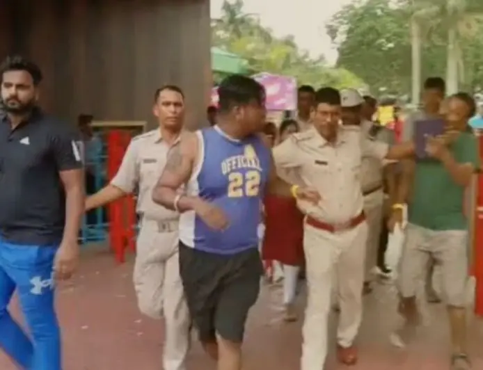 Jamshedpur Molestation : पुलिस वाले की बेटी के साथ बदसलूकी, विरोध करने पर पैरों से किया वार