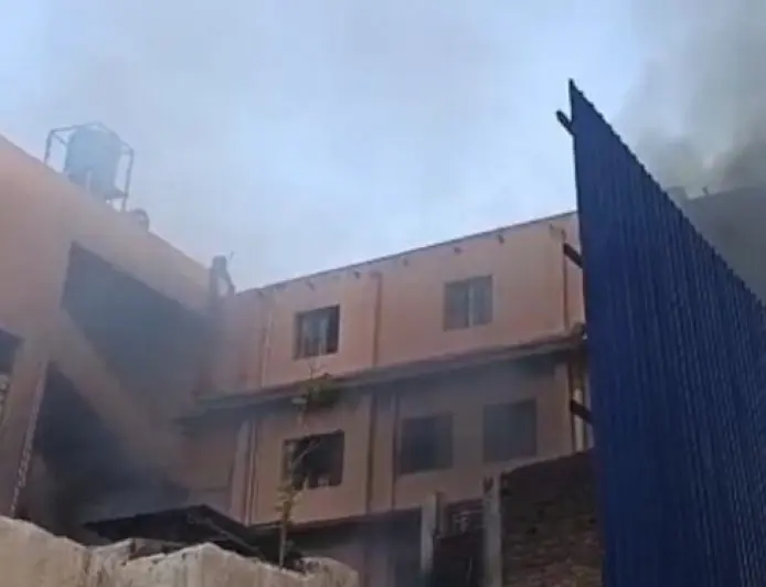 Jugsalai Fire: गणगौर मिष्टान की फैक्ट्री में भड़की भीषण आग, आसमान छूती लपटों से दहला पूरा इलाका!