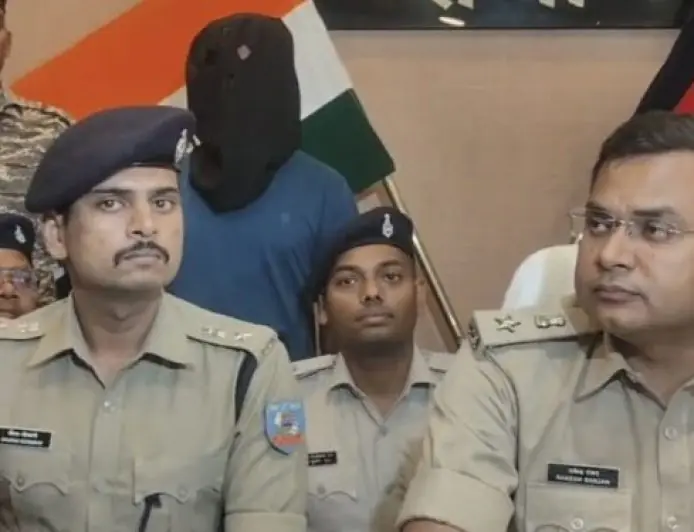 Ranchi Arrest : पीएलएफआई का स्टेट चीफ और 10 लाख का इनामी अमृत होरो महुगांव जंगल से दबोचा गया, संगठन का शीर्ष नेतृत्व पूरी तरह साफ!