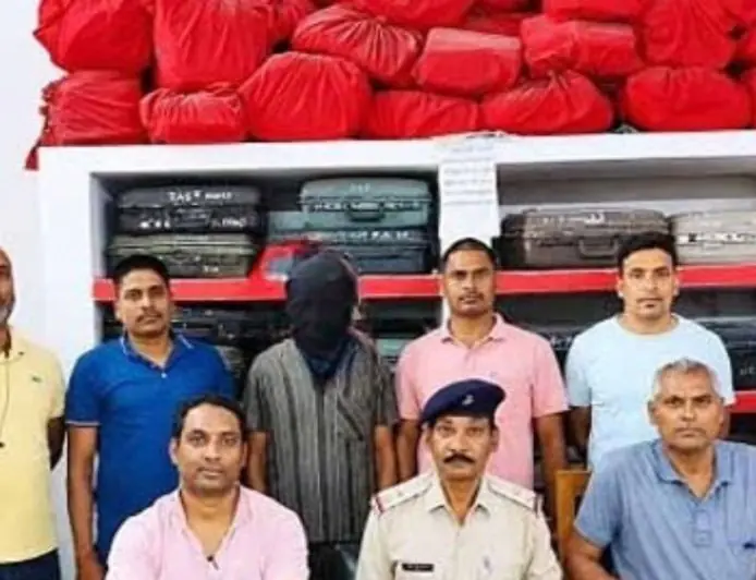 Tatanagar Arrest: स्टेशन पर यात्री का फोन चुराकर भाग रहा था बागबेड़ा का पिंटू राम, आरपीएफ-जीआरपी ने जाल बिछाकर दबोचा!