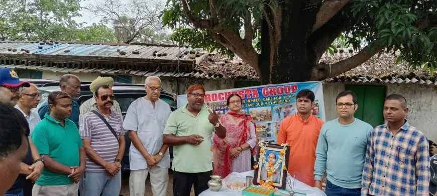 Lupundih Sabar Village Seva: प्रोचेस्टा समूह ने गरीबों में बांटे अनाज, उप मुखिया और समाजसेवी रहे मौजूद