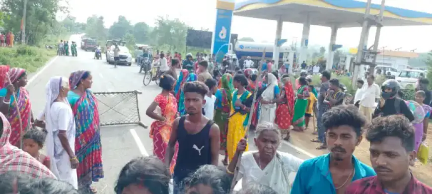 Patamda Hit and Run: नाइट गार्ड की मौत के बाद सड़क पर रखा शव, ग्रामीणों ने घंटेभर किया जाम, मुआवजे का भरोसा मिलने के बाद किया खत्म