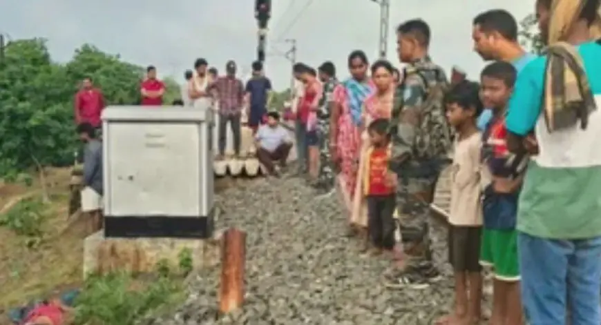 Dumka Train Accident: मोबाइल में व्यस्त था 10वीं का छात्र, ट्रेन की चपेट में आया, हॉर्न के बावजूद नहीं हटा