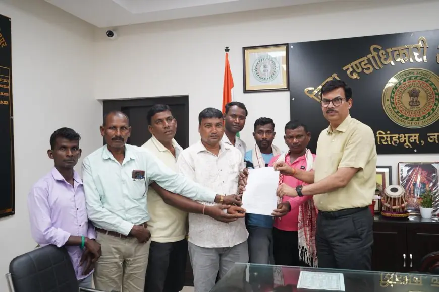 Jamshedpur DC Grievance Day: उपायुक्त राजीव रंजन ने जनसमस्याएं सुनीं, बोले- प्रत्येक आवेदन का होगा समयबद्ध निष्पादन