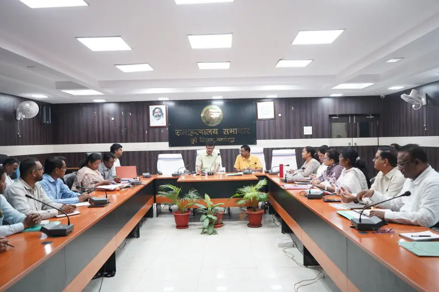 Jamshedpur Action: उपायुक्त की हाई-लेवल बैठक के बाद जमशेदपुर में खेती और पशुपालन की बदलेगी सूरत, लापरवाह अफसरों को सीधी चेतावनी