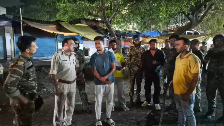 Hazaribagh Police Drive: अड्डेबाजी पर शिकंजा, रातभर छापेमारी में 51 मनचले युवक हिरासत में
