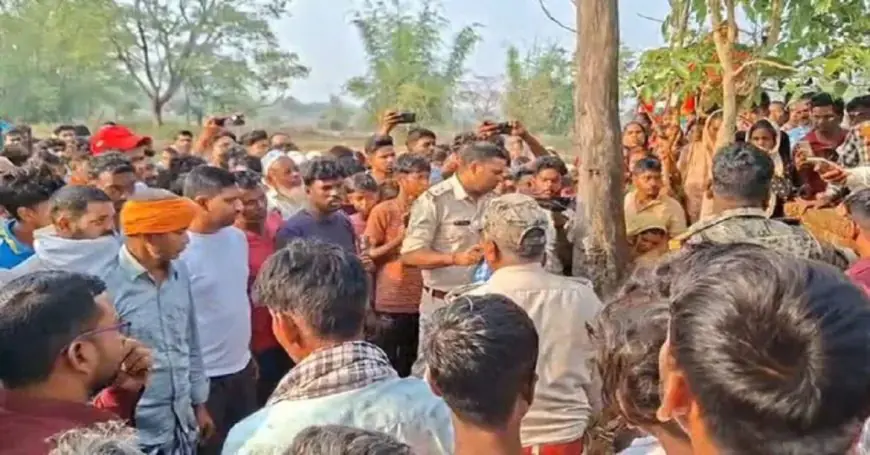 Koderma Mystery: पेट्रोल पंप के पीछे पेड़ से लटका मिला टैंकर चालक का शव, रात भर फोन पर हो रही थी तीखी बहस