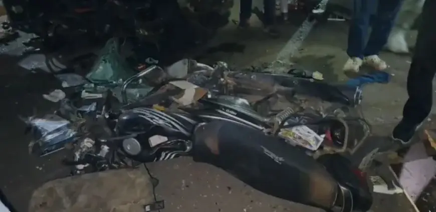 Giridih Accident : गिरिडीह में बेकाबू ट्रक ने बाजार में मचाया कत्लेआम, 4 की मौत, दर्जनों को रौंदा