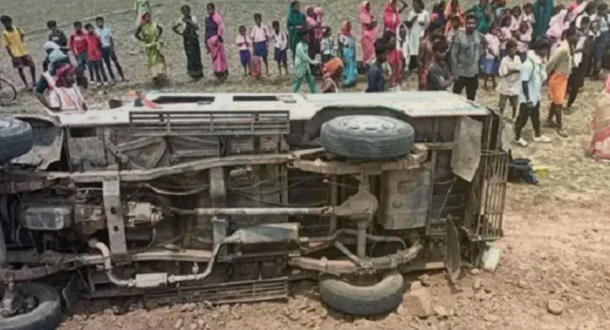 Latehar School Van Accident: स्कूली बच्चों से भरी पिकअप पलटी, आधा दर्जन से अधिक घायल, दो रेफर
