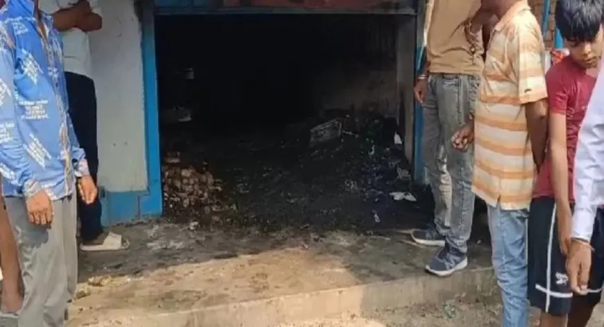 Giridih Store Fire: शॉर्ट सर्किट से जनरल स्टोर में लगी आग, 5 लाख का सामान जला, दुकान मालिक और बेटा झुलसे