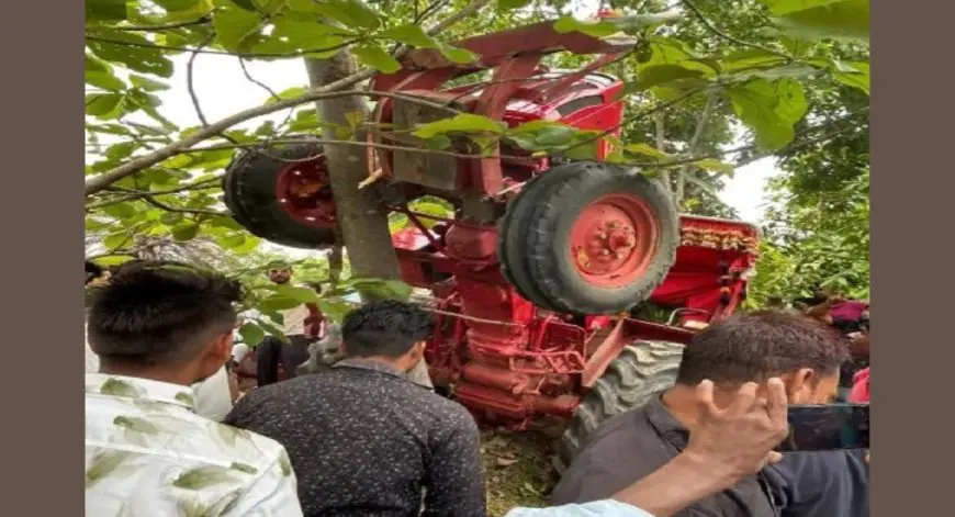 Jamtara Tragedy: जामताड़ा में बालू लदे ट्रैक्टर का तांडव, बाइक सवार की दर्दनाक मौत, पेड़ पर जा चढ़ा वाहन