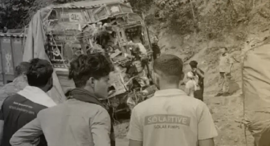 Chatra Truck Crash: संघरी घाटी में ब्रेक फेल, दो ट्रकों की भीषण टक्कर, चालक-खलासी की मौत