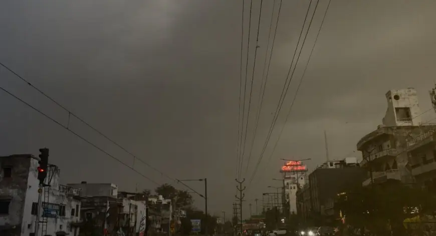 Jharkhand Rain Alert: 19 जिलों में आंधी-पानी का अलर्ट, 50-60 किमी/घंटा की रफ्तार से हवा