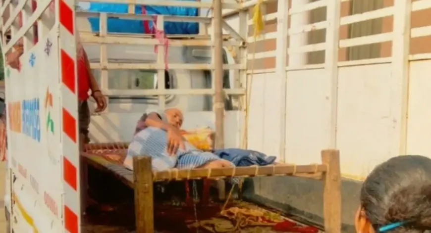 Jamshedpur Wall Collapse: तेज बारिश के बाद जर्जर मिट्टी की दीवार गिरी, अधेड़ के पैर में फ्रैक्चर