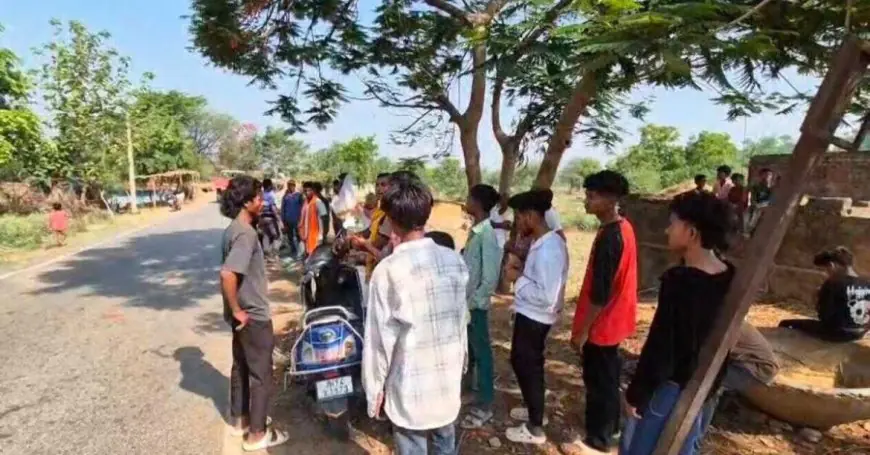 Garhwa Double Tragedy: फोरलेन पर दो अलग-अलग हादसों में चार युवकों की मौत, बाइक के परखच्चे उड़े