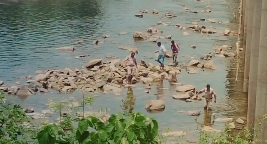 Bagbera Shock: बड़ौदा घाट पर खरकई नदी में तैरता मिला नवजात का क्षत-विक्षत शव, दो जिलों की पुलिस में सीमा विवाद, लोकलाज का खूनी सस्पेंस