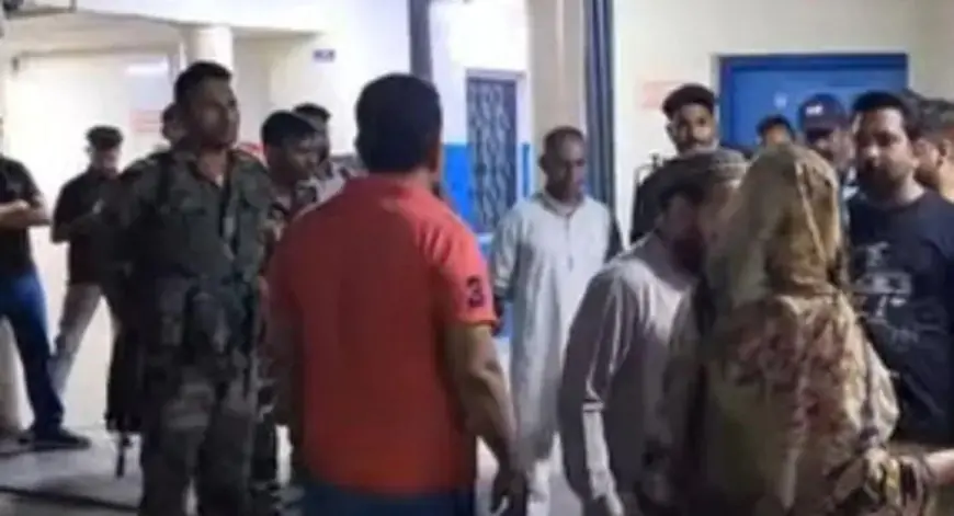 Bistupur Incident: टाटा मेन हॉस्पिटल (TMH) में सिक्योरिटी गार्ड का खूनी तांडव, बीमार बुजुर्ग के सामने मां को जमीन पर पटका, बिस्टुपुर थाने में भारी बवाल