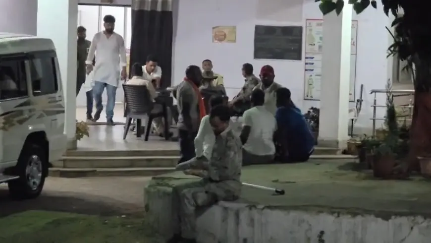 Jamshedpur Raid : कदमा के जुआ अड्डे में पुलिस ने दी दबिश, 6+2 लड़के-लड़कियां गिरफ्तार