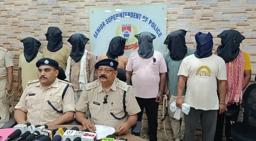 Jamshedpur Gambling Raid : शास्त्री बस्ती के कमरे में चल रहा था जुआ, पुलिस ने 8 लोगों को दबोचा